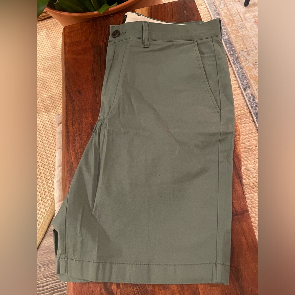 J CREW 9” short, stretch twill
